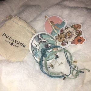 brand new pack of pura vida bracelets